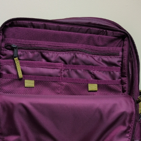 The North Face Maroon Backpack - Picture 2 of 7